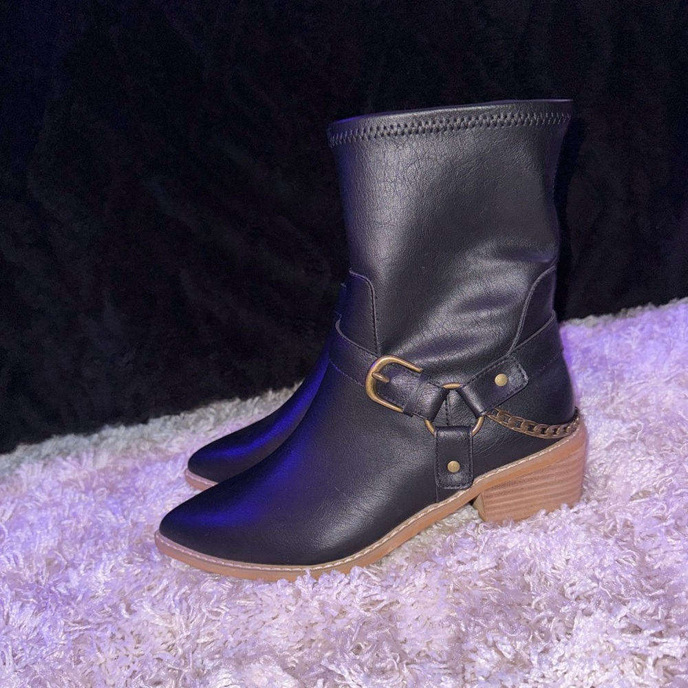 Oasis Society black boots